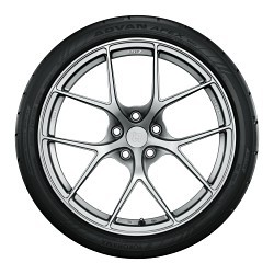 Yokohama (275/40R19XL 105Y YOK ADVAN APEX V601) Yokohama (275/40R19XL 105Y YOK ADVAN APEX V601) - Image 1